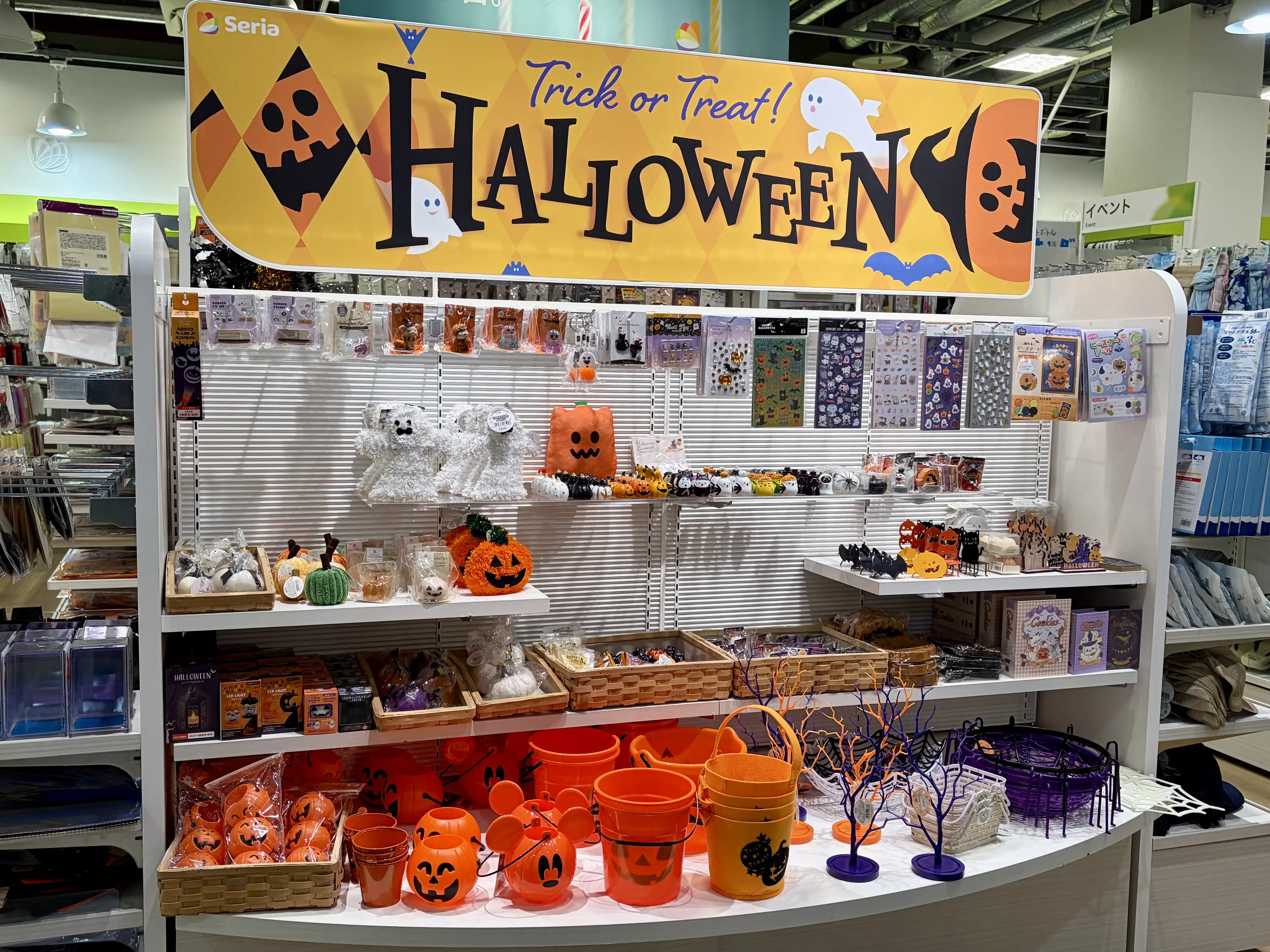 ハロウィングッズ販売中♪♪